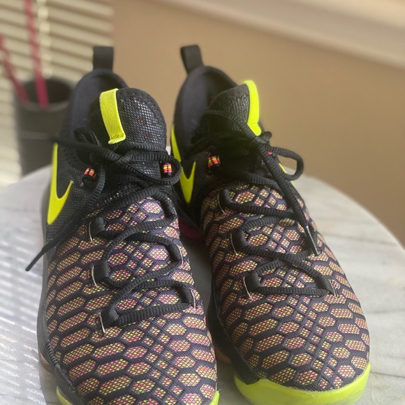 Nike - Picture 2 of 9